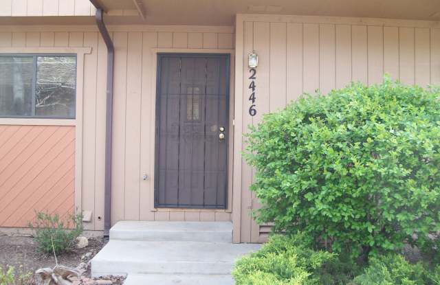 Country Club Townhouse Gallery 1