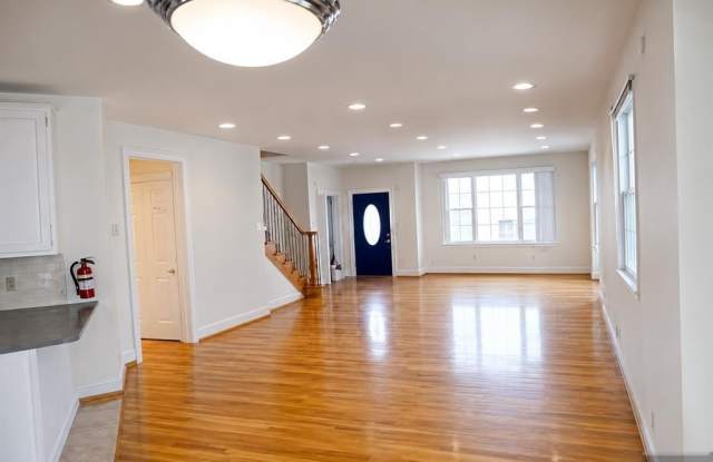 37 Vanderburgh Avenue Gallery 2