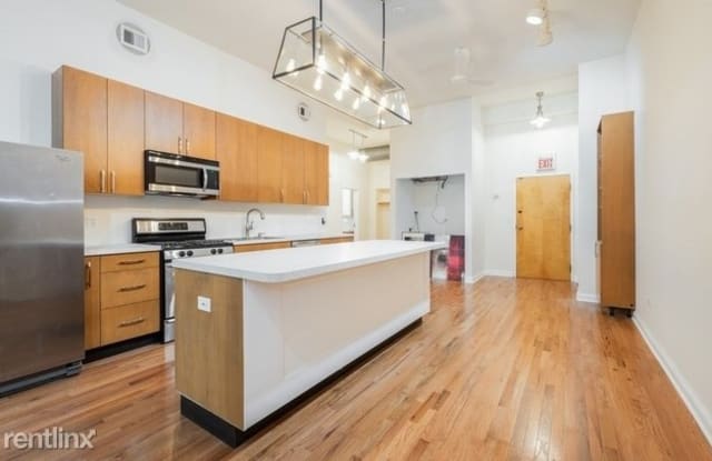 3042 N Ashland Ave 1R - 3042 North Ashland Avenue, Chicago, IL 60657