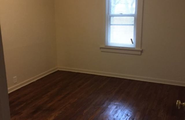 $860.00 2 bedroom, 1 bath with a garage located in Burton Gallery 1