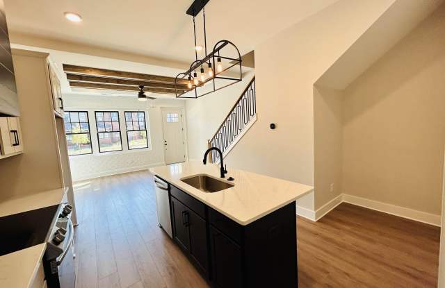 1122 WINDSOR SQUARE Gallery 3