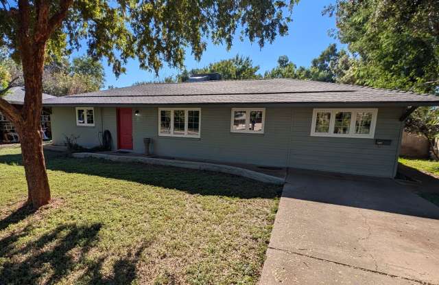 Less Than 1 Mile to ASU! 3 Bed / 2 Bath with Bonus room that can be an office or 4th bedroom! - 1435 East Cedar Street, Tempe, AZ 85281