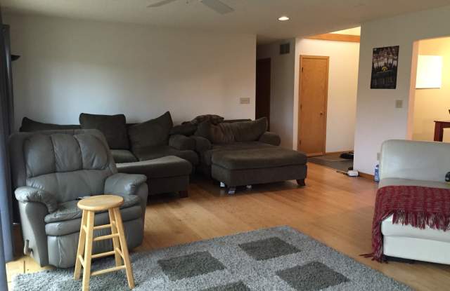 5 bedroom house on the Westside - close to UIHC photos photos