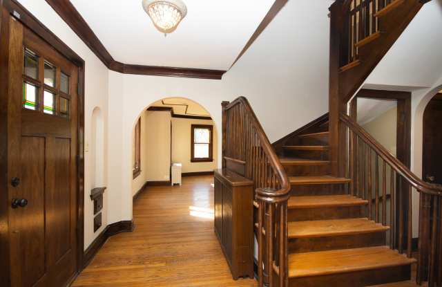 1511 Franklin Avenue Gallery 4