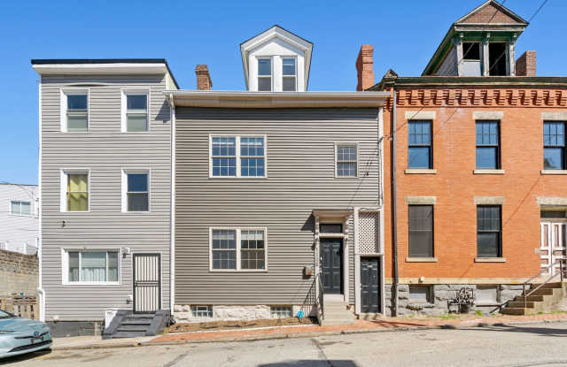 Beautiful 4 Bedroom House In Troy Hill. Available May 10th. photos photos