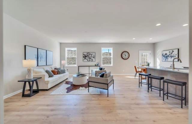 7379 Kings Point Drive Gallery 4