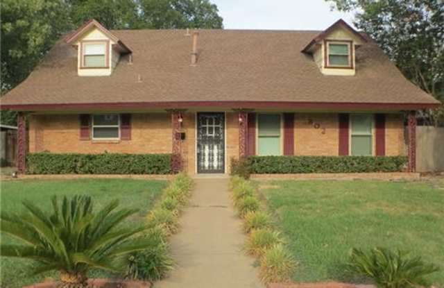 802 Beacon Hill Drive - 802 Beacon Hill Drive, Irving, TX 75061