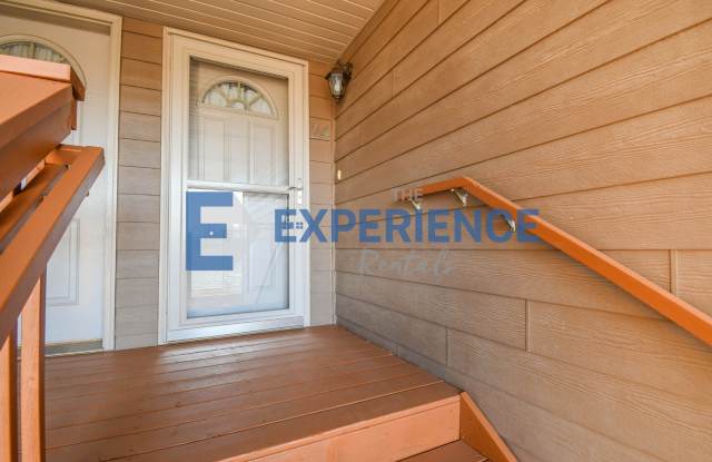 Beautiful 2-Bedroom West-Side Condo with Garage & Utilities Included! Gallery 3