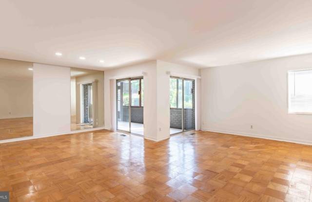 29 STONEHENGE CIR #2 Gallery 1