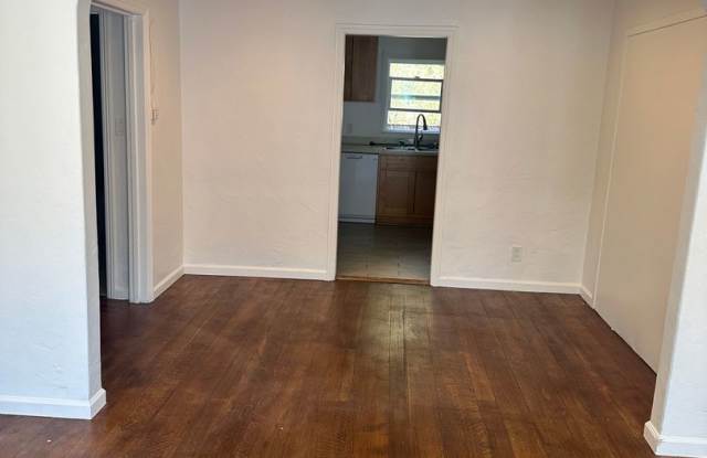 Spacious 2 bedroom in great San Leandro neighborhood photos photos