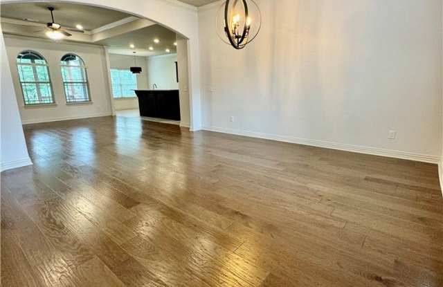 1300 Hickory Street Gallery 2
