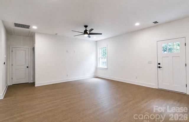 216 E Phifer Street Gallery 4