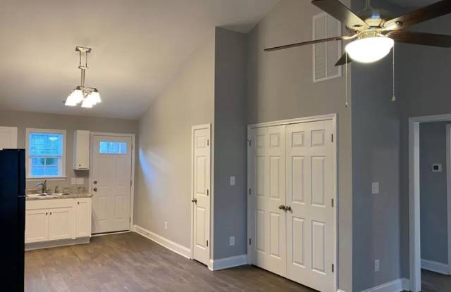 4 N Sterling St - B photos photos