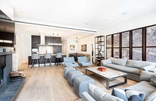22 Mercer Street Gallery 2