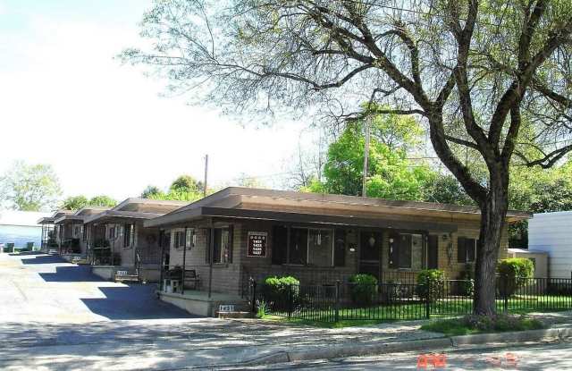 Cute  Clean 2 Bedrooms 1Bath Cottage 1431 Orange Ave - 1431 Orange Avenue, Redding, CA 96001