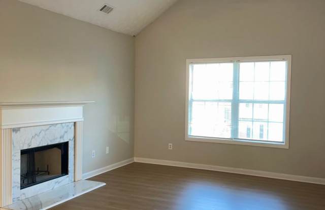 Centrally Located 4 Bed/3 Bath Home w/ Recent Updates! Gallery 3