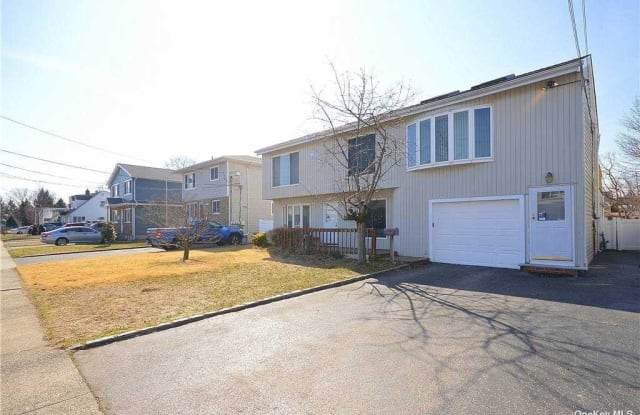 31 Firwood Road - 31 Firwood Road, Manorhaven, NY 11050