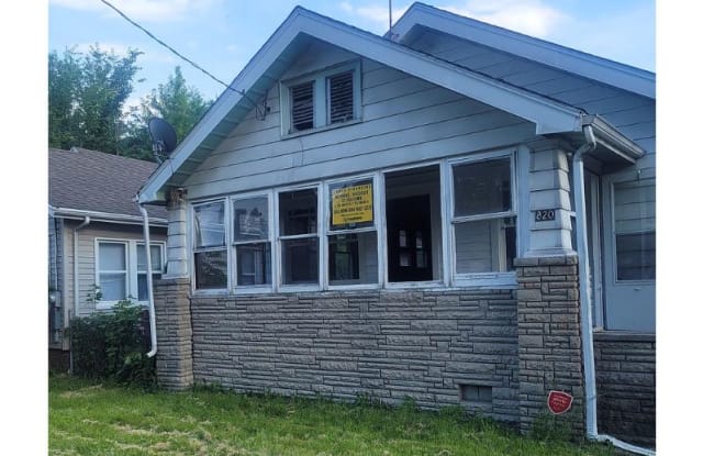 821 E Virginia Ave A - 821 East Virginia Avenue, Peoria, IL 61603