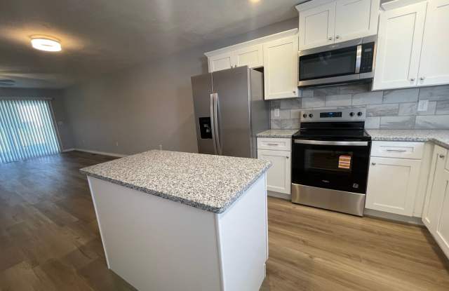 Luxury Lake Living Starts Here – Brand-New 2 Bed, 2 Bath House in Kimberling City- Year Round Vacation Home photos photos
