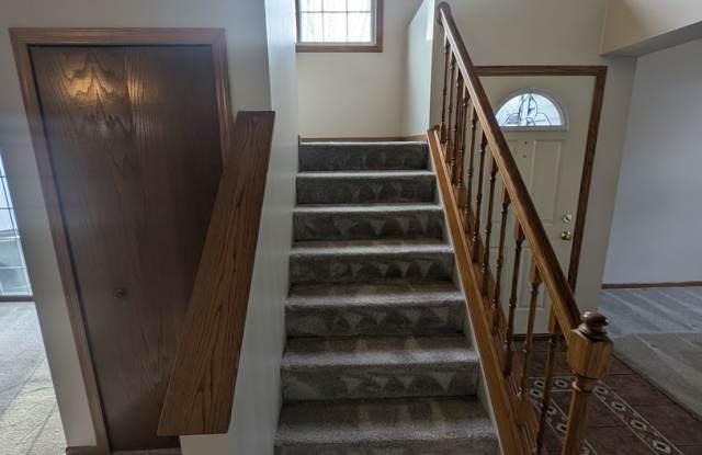 Beautiful 2bed 2bath Home in Mendota Heights Gallery 4