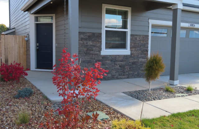61824 SE FINN PLACE, BEND, OR 97702 – BIG SKY VILLAGE Gallery 3