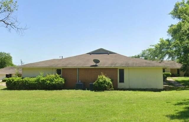 920 East Sumpter Gallery 3