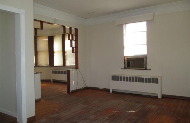 120 W. Hilltop Road Gallery 3