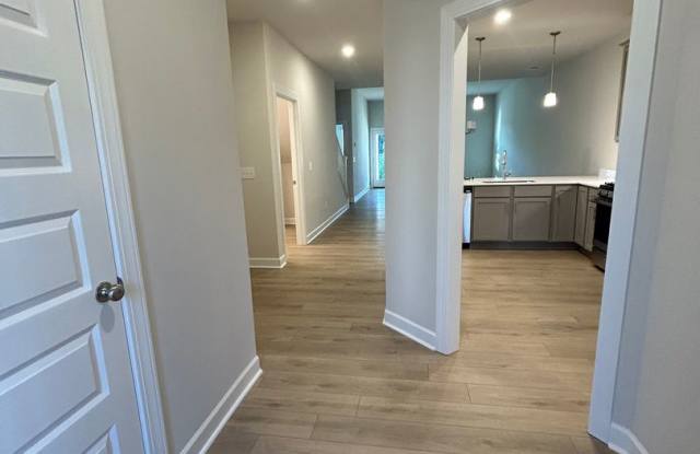 Spacious 3-Bedroom Greenville Home – All Utilities Included! Gallery 4