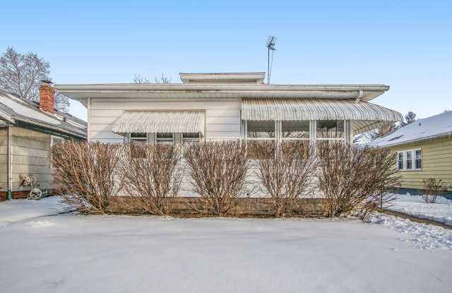 1335 E Fox St photos photos