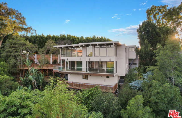2000 Westridge Road Gallery 1