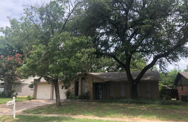 732 Oakwood Ave - 732 Oakwood Avenue, Hurst, TX 76053