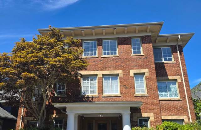 Large 1 bedroom Historic condo - Top Floor unit with a charming interior-  Available now! photos photos