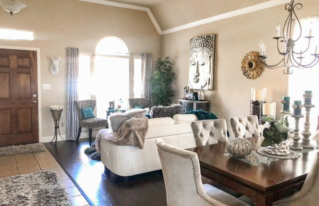 518 WHITE CYN Gallery 2