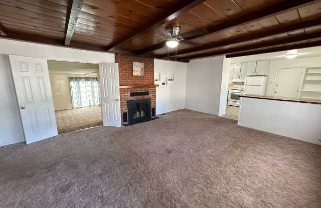 Stunning 3 Bedroom 2 Bathroom Home Close to Downtown Grass Valley Gallery 4