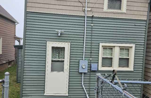 1113 E 8th St - 1113 East 8th Street, Duluth, MN 55805