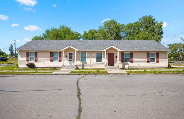 Spacious 3-Bed Duplex in Central Spokane — Washer/Dryer Included Gallery 1