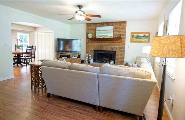 476 Club View Drive Gallery 4