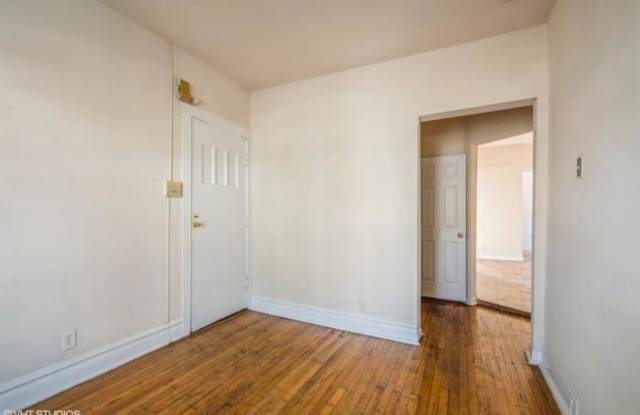 1915 West Foster Ave. Gallery 2