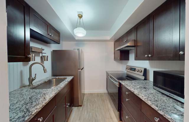 First Floor 1/1 + Bonus in Tyrone Condo, One Month Free - 5924 5th Avenue North, St. Petersburg, FL 33710