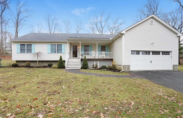 340 Westwood Lane - 340 Westwood Lane, Greenport West, NY 11944