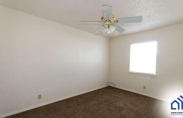 AFFORDABLE 2 Bedroom 1 bath duplex in Grape Creek AVAILABLE NOW! Gallery 4
