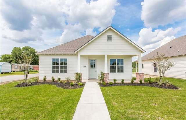 400 Derouen St - 400 Derouen St, Welsh, LA 70591