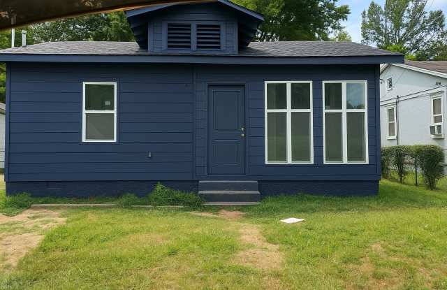 2531 Pershing Ave photos photos