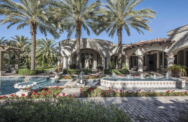 7801 N CALLE CABALLEROS -- Gallery 4
