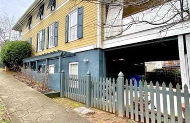 407 N Highland Avenue NE Gallery 2