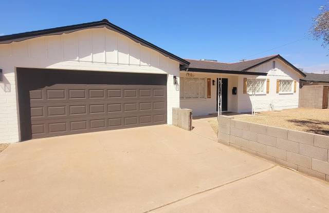7226 E PORTLAND Street photos photos