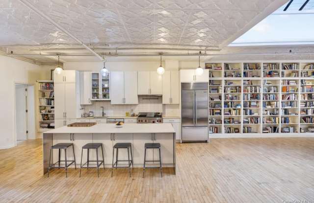 143 W 27TH Street Gallery 3