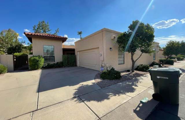 5521 E Paradise Drive photos photos
