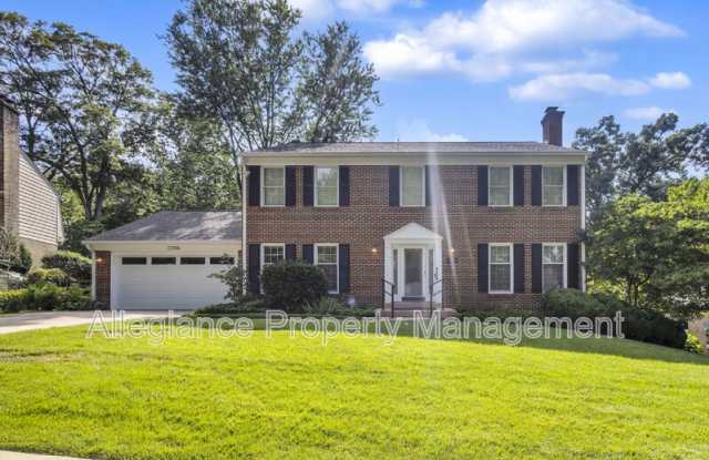 2206 Fort Ward Pl Gallery 1