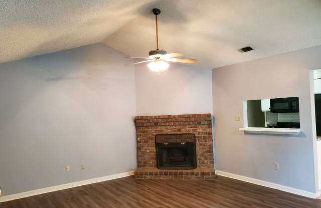 **Available in May** Spacious, 2 bedroom, Georgetown Townhome Gallery 3